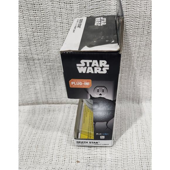Star Wars Death Star 3D Plug-In Night Light Disney LED Auto On/Off - Picture 4 of 7